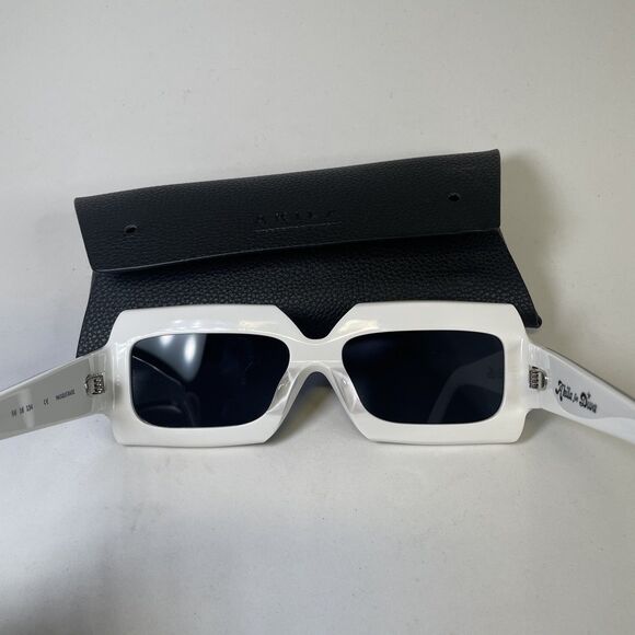 Akila Unisex Sunglasses - Picture 4 of 6